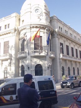 Vista exterior de día del Palacio de la Asamblea de Ceuta