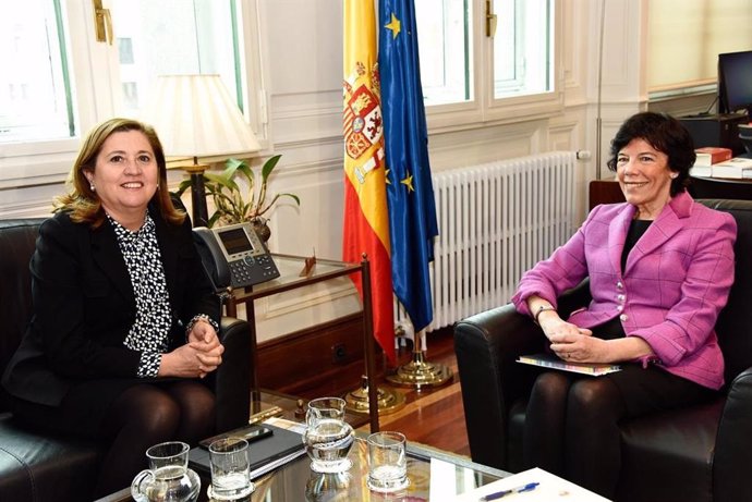 Reunión de la consejera de Educación, Cultura y Deportes, Rosa Ana Rodríguez, con la ministra de Educación, Isabel Celaá.