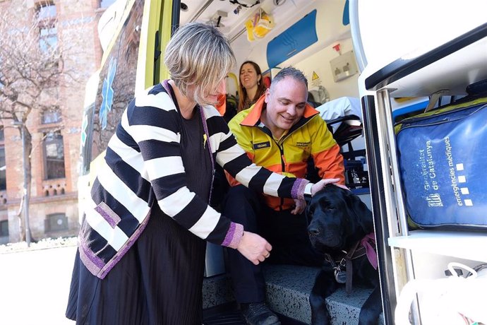 Alba Vergés, en la presentación de un sistema para que los perros guía puedan acompañar a los pacientes en las ambulancias