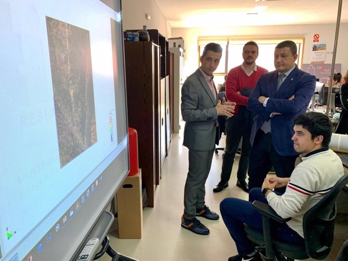 Visita del presidente de la Diputación de Ávila a la Escuela Politécnica Superior de la USAL.