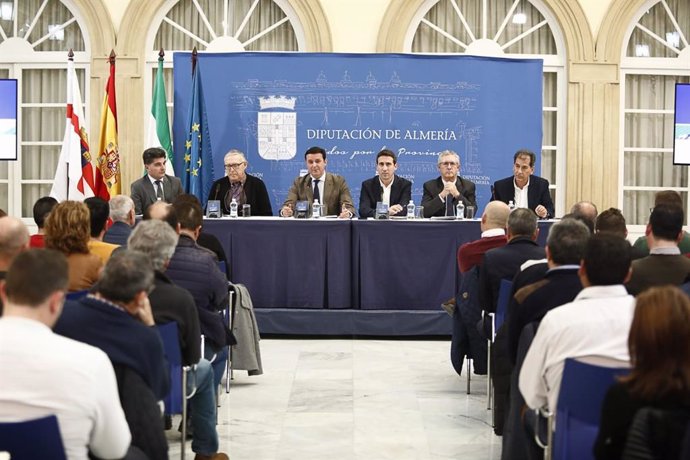 Presentación de los Planes Provinciales ante los alcaldes de Almería