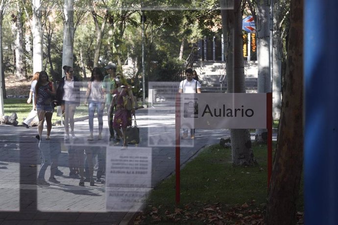 Estudiantes del campus de Vicálvaro de la Universidad Rey Juan Carlos de Madrid.