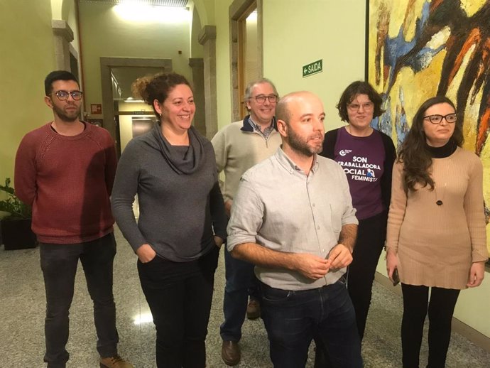Luís Villares con miembros de la Coordinadora de En Marea sobre las elecciones autonómicas convocadas para el 5 de abril