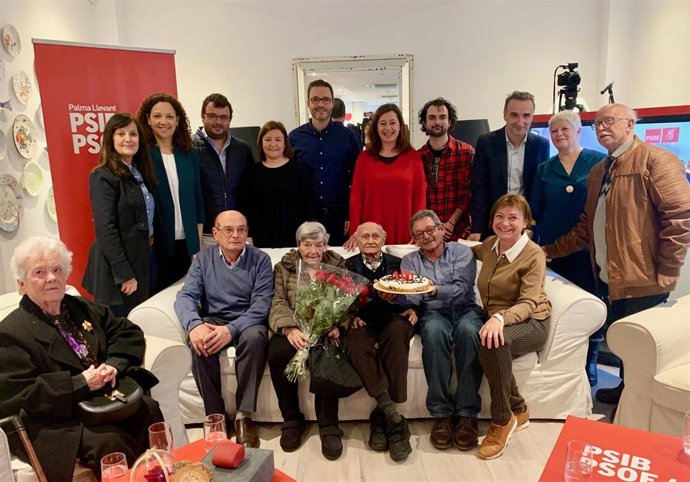 El PSIB rinde homenaje a Pepe Muniesa, su militante de más edad, por su 100 aniversario.