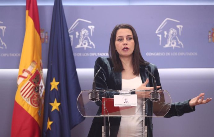 La portavoz de Ciudadanos en el Congreso de los Diputados, Inés Arrimadas, en rueda de prensa en el Congreso, en Madrid (España), a 31 de enero de 2020.