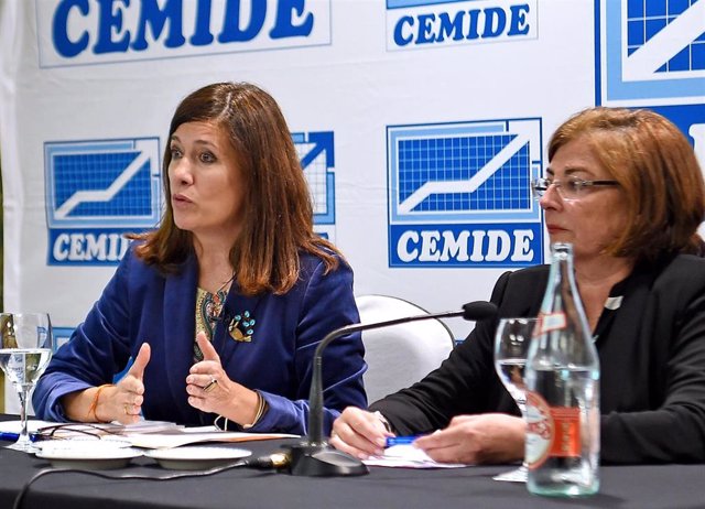 Mar ESpaña, directora de AEPD (izda) y Ana Campos de Cemide