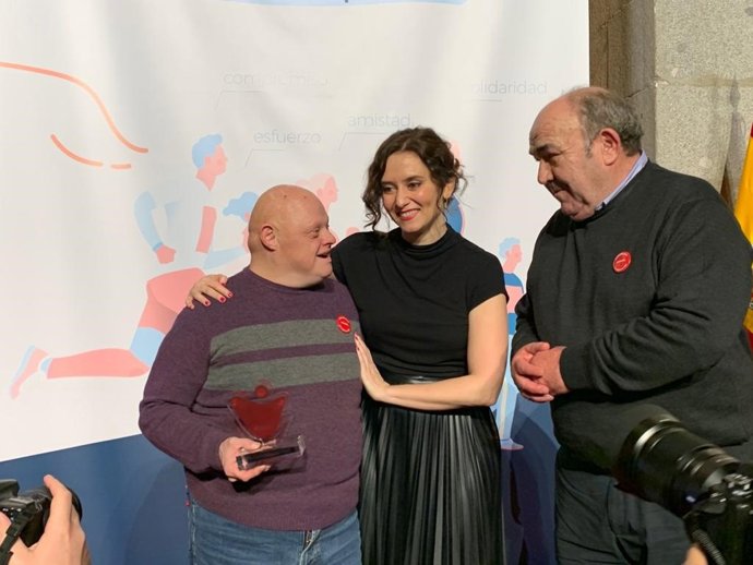 La presidenta de la Comunidad de Madrid, Isabel Díaz Ayuso, en la gala de los 'Premios Valores' organizados por la Federación Madrileña de Deportes para Discapacitados Intelectuales (FEMADDI)