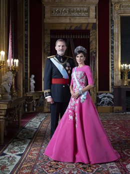 Los Reyes renuevan sus retratos oficiales con fotografías de Estela de Castro
