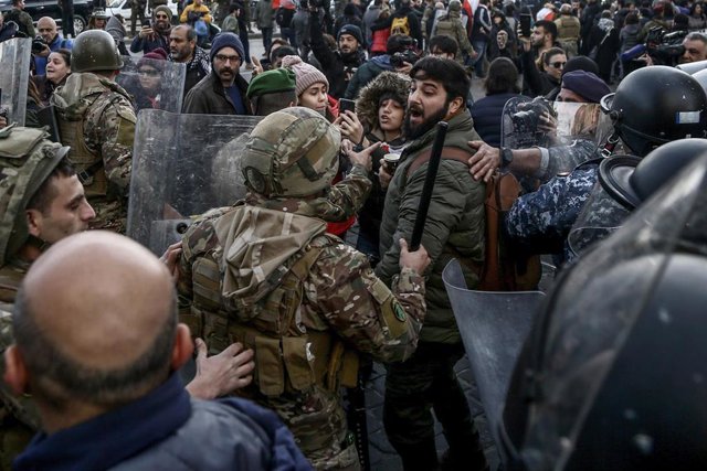 Imagen de archivo de una manifestación ante el Parlamento de Líbano