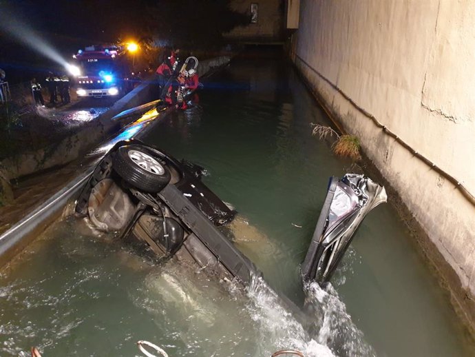 Mor la conductora d'un turisme després de caure en un canal a Ripoll