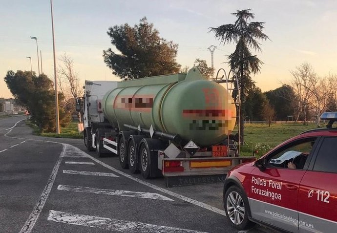 Policía Foral inmoviliza un camión en Marcilla