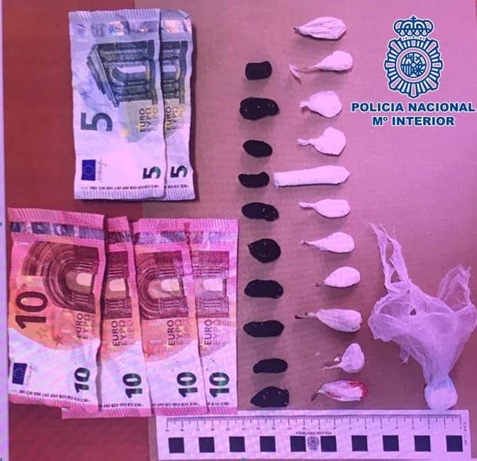 Dinero y droga incautada por la Policía Nacional