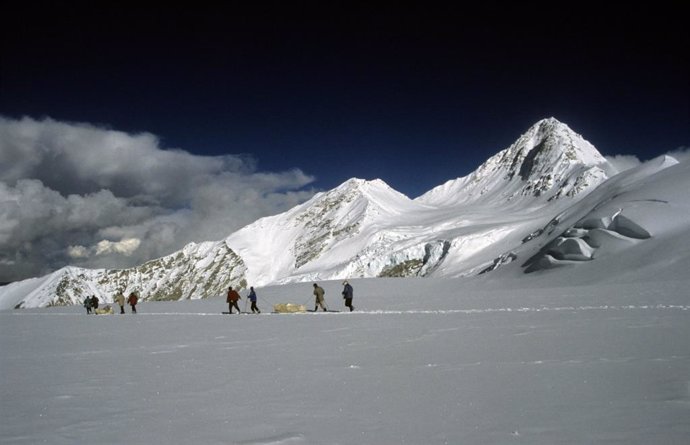 Rastro del albor de la Revolución Industrial en un glaciar del Himalaya