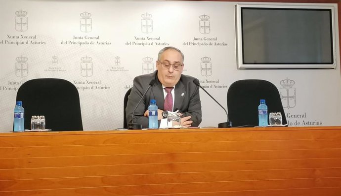 El diputado del PP, Javier Brea en rueda de prensa.