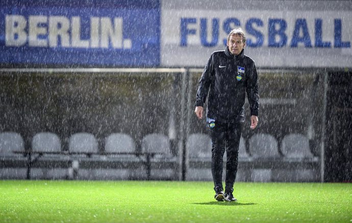 Fútbol.- Jürgen Klinsmann renuncia como entrenador del Hertha Berlín 76 días des