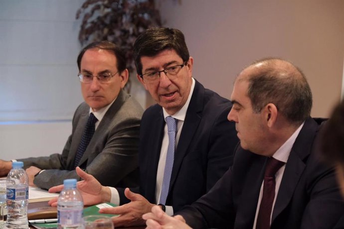 Javier González de Lara, Juan Marín y Lorenzo Amor este martes en Sevilla