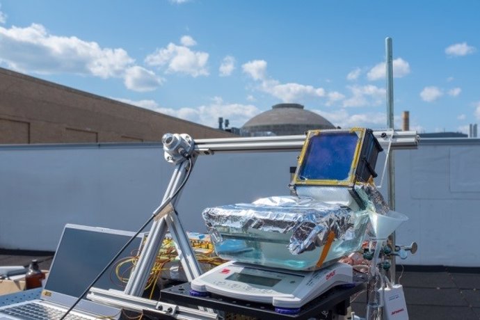 Una sencilla desalinizadora solar pasiva bate récord de eficiencia