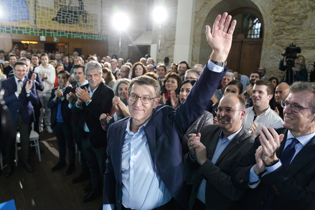 El presidente de Galicia y del PP de Galicia (PPdeG), Alberto Núñez Feijóo, tras presidir la Junta Directiva del PP gallego un día después de anunciar el adelanto electoral en Galicia.