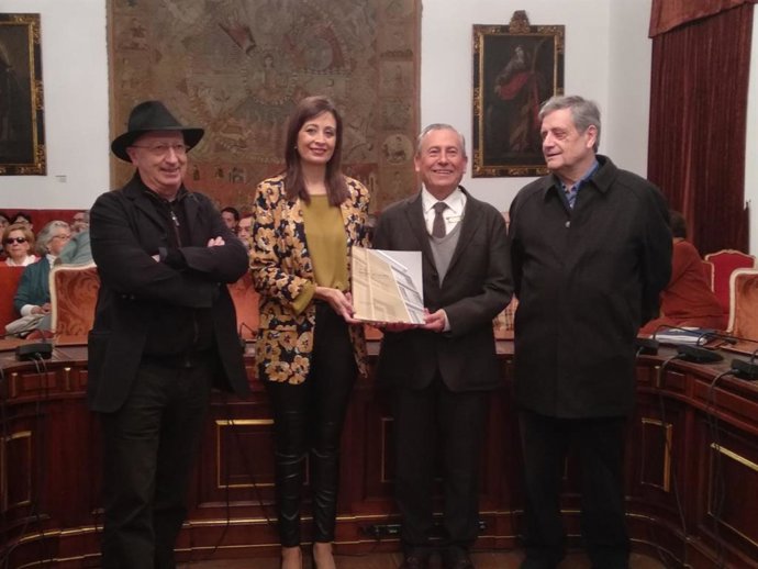 Cañete en la presentación del libro 'Córdoba 1950. Rafael de la Hoz como motor de la Modernidad'