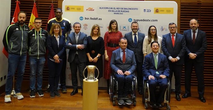 Foto de familia de la presentación de la Copa del Rey de Baloncesto en Silla de Ruedas de Madrid 2020