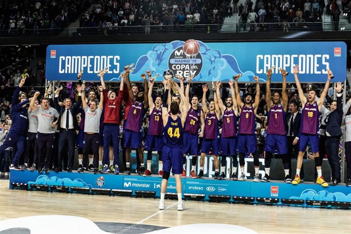 El Bara celebra la Copa ganada en Madrid 2019