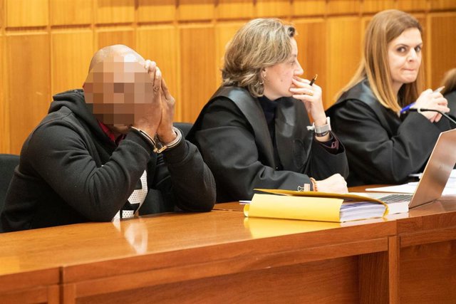 El acusado de matar a su mujer de 9 puñaladas