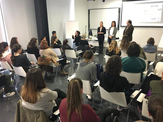 Jornada de puertas abiertas en el 112 de Jaén