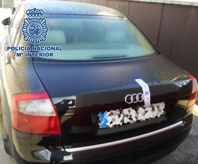 Uno de los vehículos objeto de la estafa en un taller de Córdoba.