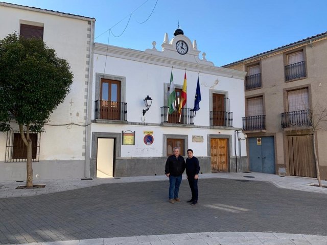 Visita del presidente de la Diputación de Jaén, Francisco Reyes, a Hornos donde se ha reunido con el alcalde, Juan Antonio Gila