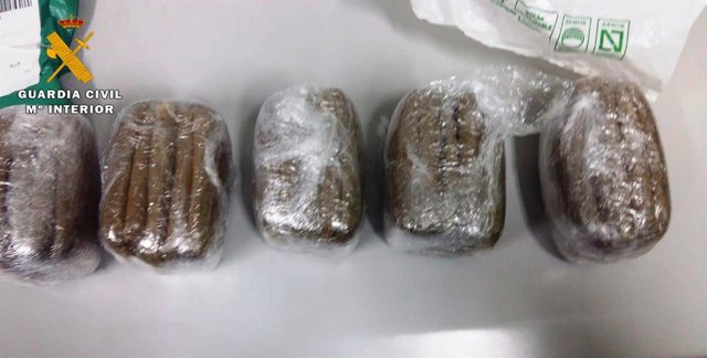 Hachís aprehendido en el peaje de la AP-6 en Adanero (Ávila).