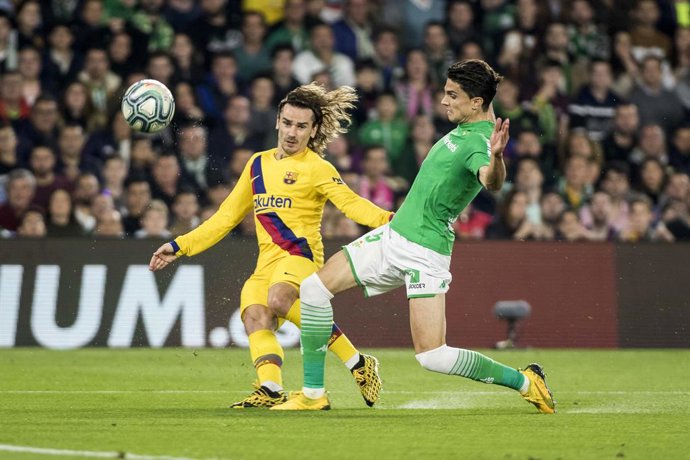 Fútbol.- El Betis está intentando identificar a los aficionados que lanzaron bot