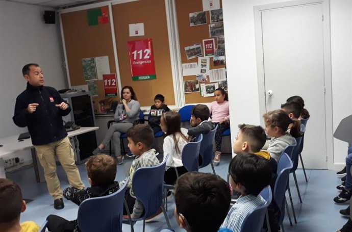 Escolares visitan el 112 en Málaga