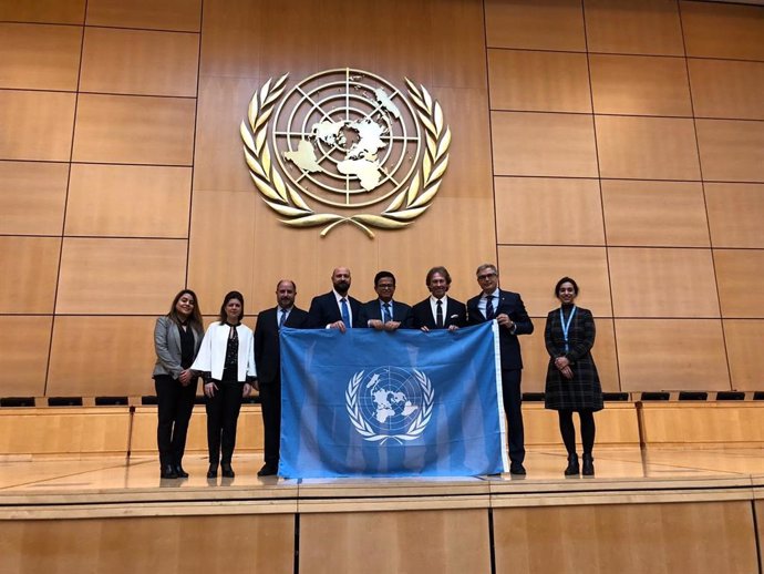 Representantes de CIFAL Madrid, del Instituto de las Naciones Unidas para Formación Profesional e Investigaciones (UNITAR) y de la firma de puericultura JOIE este martes en la sede de la ONU de Ginebra (Suiza).