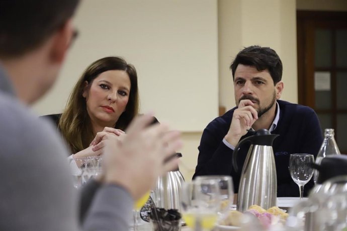 Estefanía Brazo reunica con representantes del partido en el Campo de Gibraltar