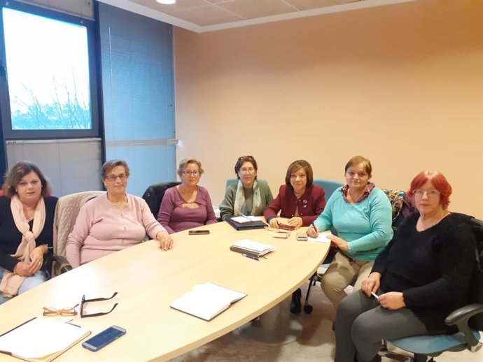 La diputada de Igualdad, Carmen Collado,en una visita a la Federación La Voz de las Mujeres