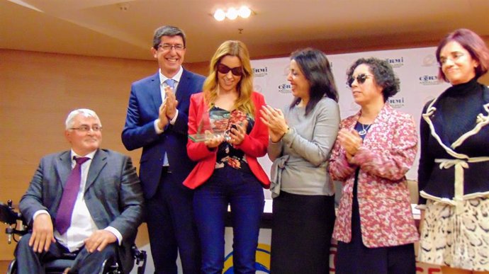 La parlamentaria de Cs Mercedes López recibe el Premio Cermi