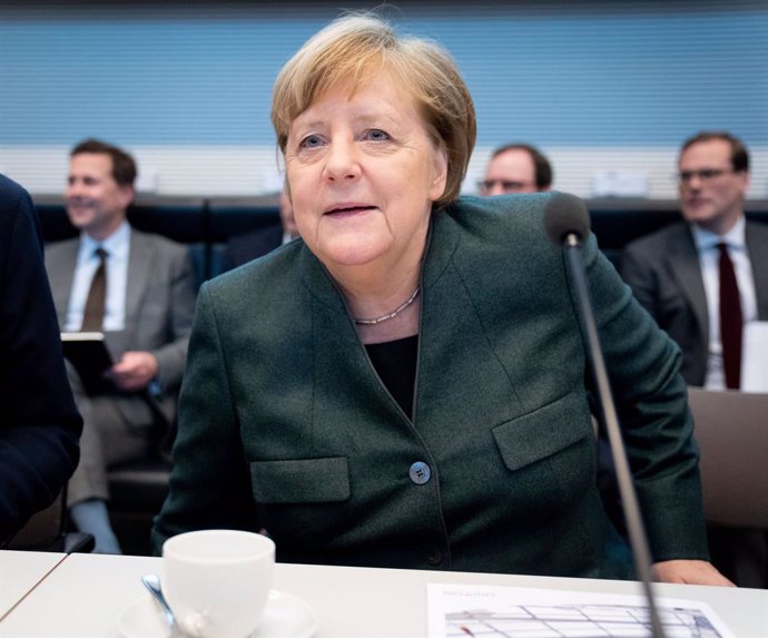 Alemania.- La ultraderecha anuncia denuncias contra Merkel por sus comentarios s