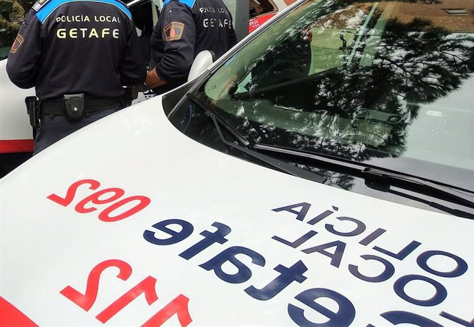 Detenidos los ocupantes de un vehículo robado que embistieron a un coche de la Policía local de Getafe