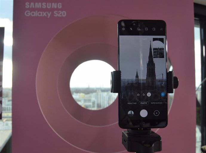 Samsung se adelanta al MWC y presenta el Galaxy S20 Ultra, con zoom de 100 aumen