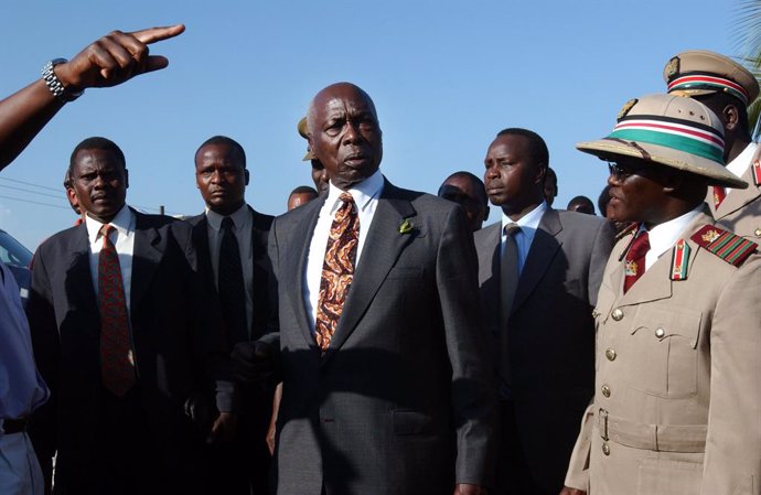 Kenia.- Decenas de miles de personas participan en el funeral de Estado del expr