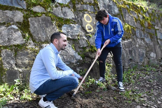 Campaña de recogida de plásticos en el Valle del Genal de Málaga elaborada por jóvenes en centros Guadalinfo