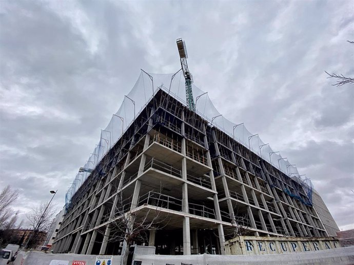 Edificio de viviendas en construcción en un momento en el que la demanda de hipotecas sufre su mayor caída desde 2013 por malas expectativas y cambios regulatorios, en Madrid a 27 de enero de 2020.