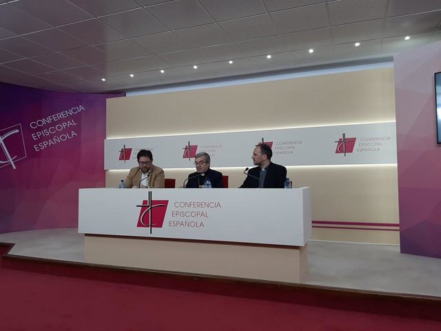 El secretario general de los obispos españoles, Luis Argüello, presenta el Congreso de Laicos