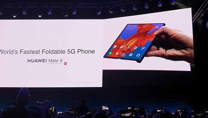 Presentación del Huawei Mate X en el MWC 2019