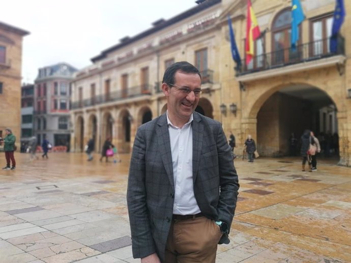 Javier Cuesta en la Plaza del Ayuntamiento.