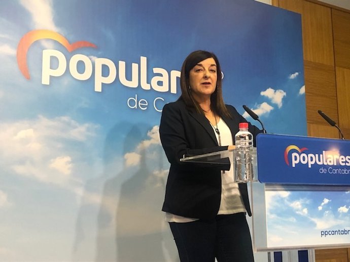 La presidenta del PP de Cantabria, María José Sáenz de Buruaga