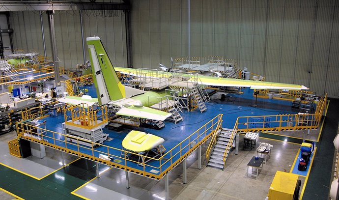 Planta del sector aeronáutico en las inmediaciones del aeropuerto de San Pablo en Sevilla.