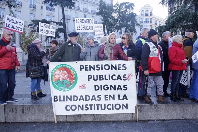 Varios pensionistas movidos por la plataforma de pensionistas en una manifestación anterior ante el Congfresop 