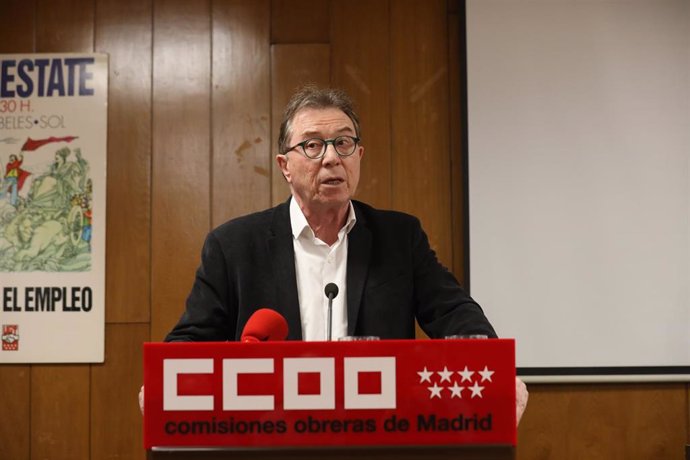 El secretario general de CCOO Madrid, Jaime Cedrún, interviene durante la presentación del libro 'Los Abogados de Atocha. La masacre que marcó la Transición' en la sede del sindicato en Madrid, a 10 de enero de 2020.