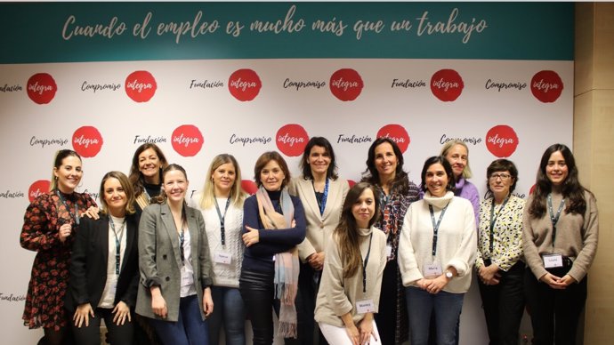 Fundación Integra y Banco Santander lanzan la cuarta edición del proyecto 'De Mujer a Mujer'